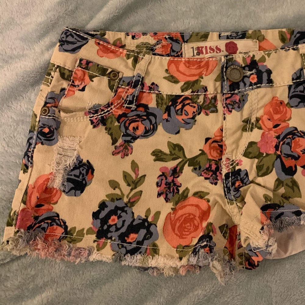 floral shorts